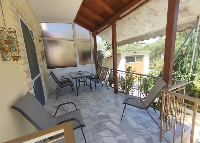 Chrissa\'S Place - A Unique House With Garden And Bbq