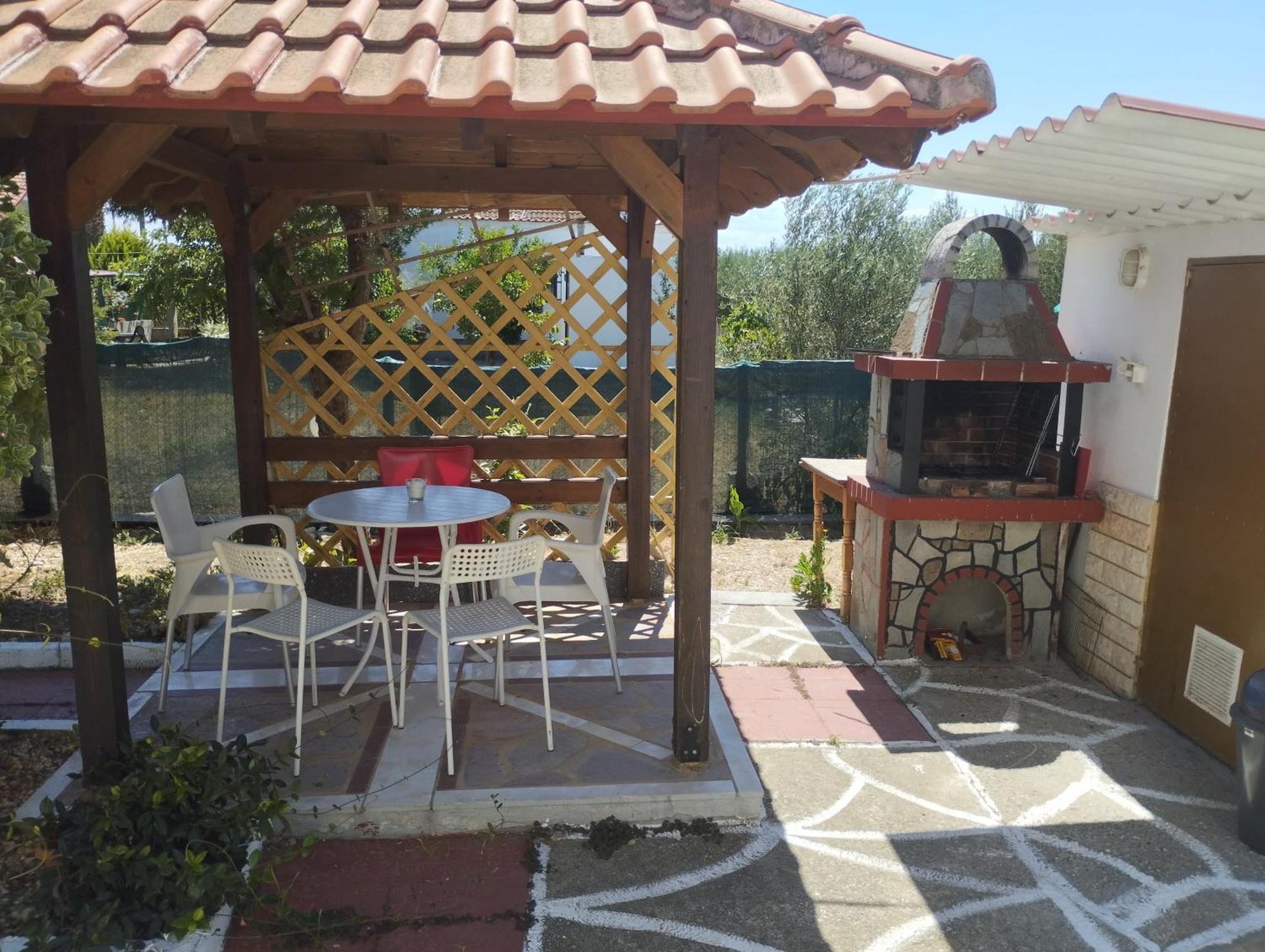 Chrissa's Place - A Unique House With Garden And Bbq *